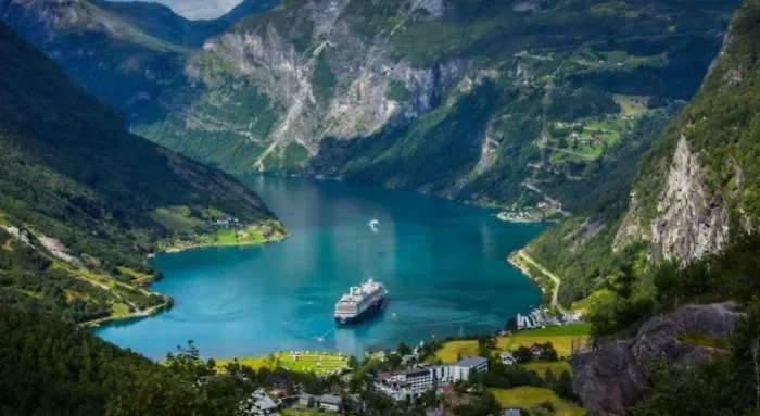 Fjord Faleide 130 Semesterbostad *